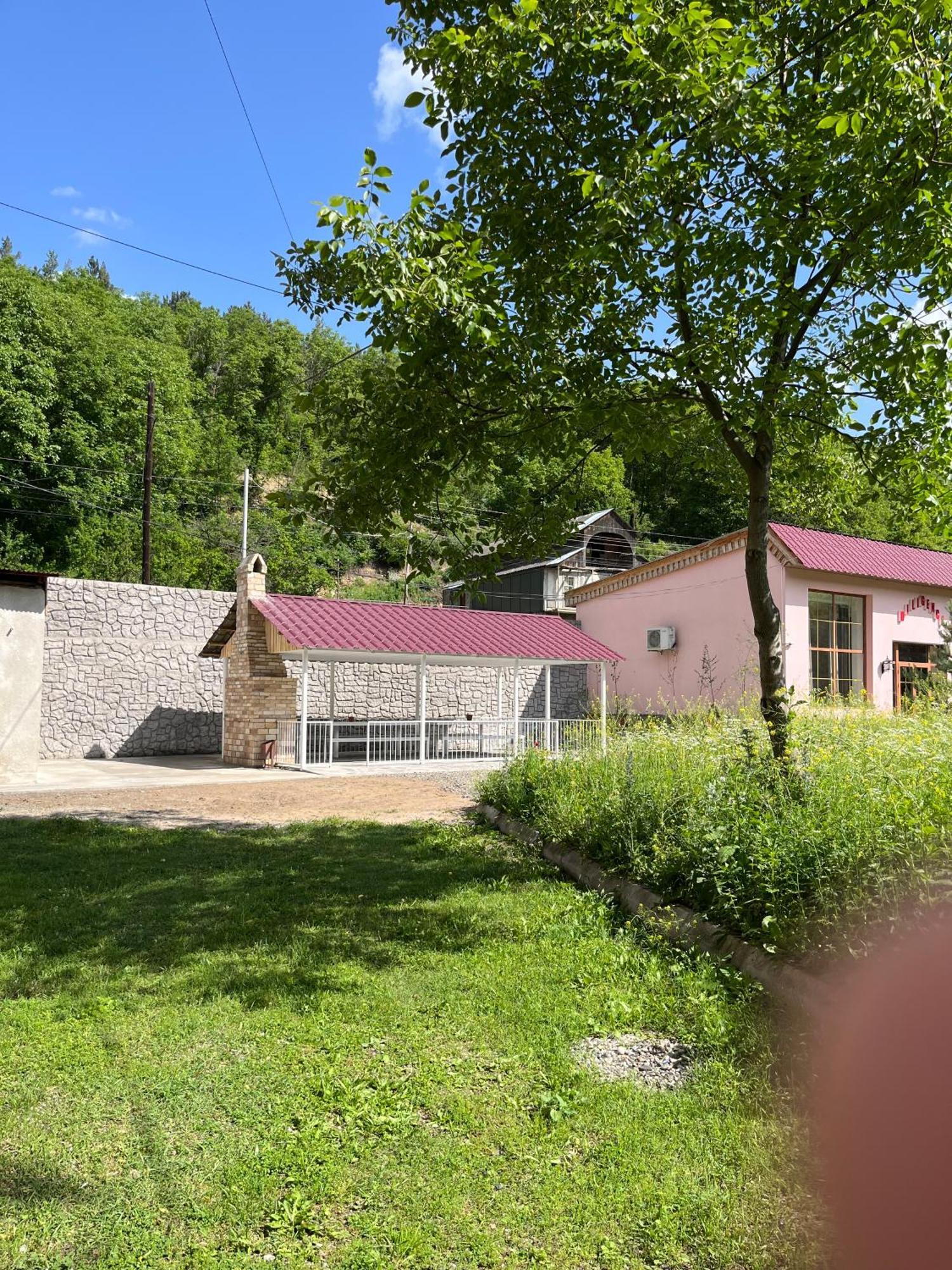 Diligence Hotel & Restaurant Dilijan Esterno foto